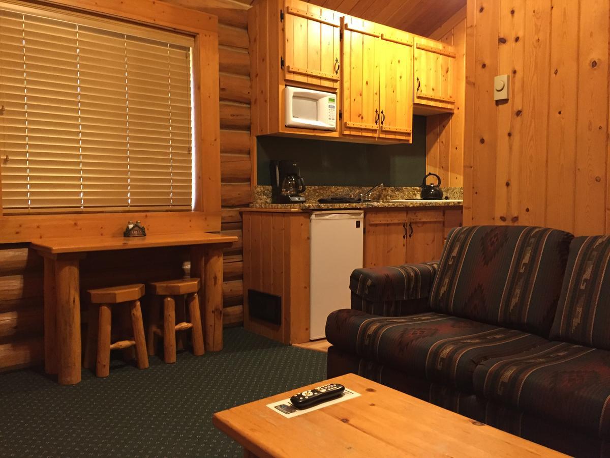 Somers Bay Log Cabin Lodging Hotel Exterior photo